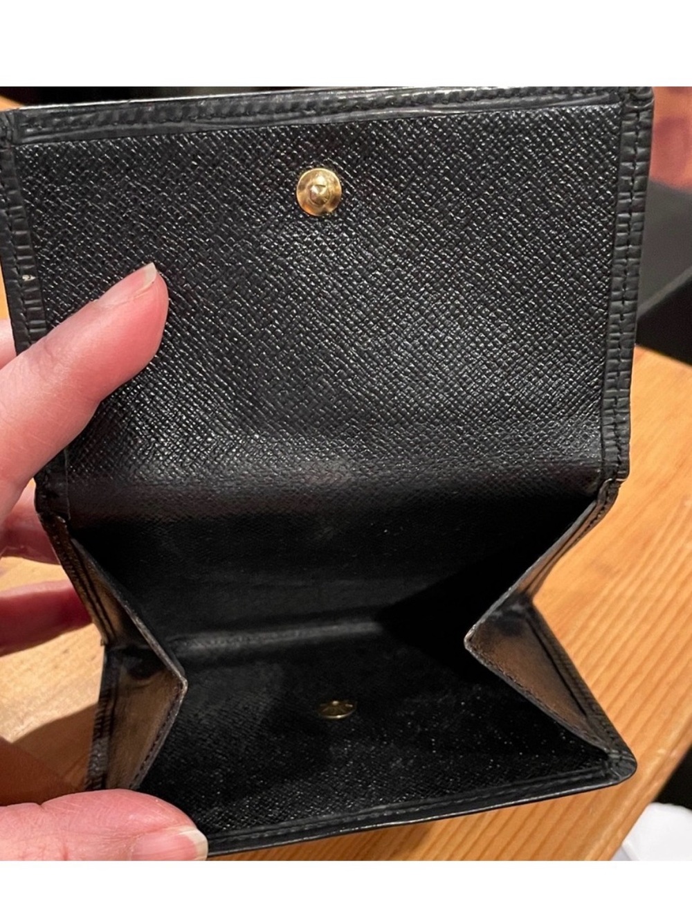 Louis Vuitton Men’s Black Epi Leather Wallet • Classic LV Bifold • Card Holder - Picture 9 of 12